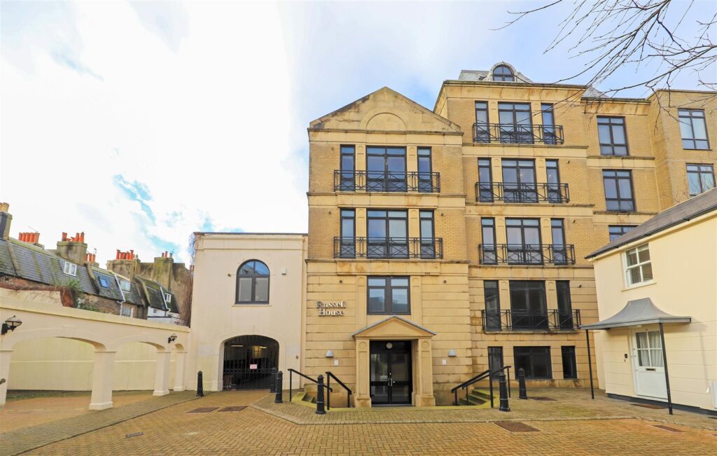 Russell Mews, Brighton