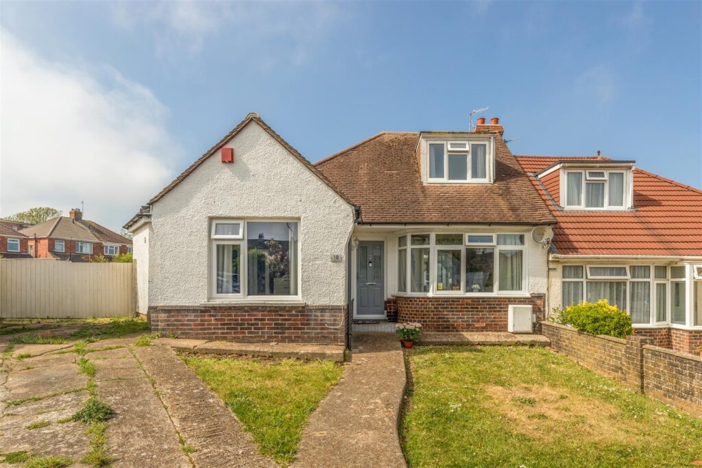 Valerie Close, Portslade