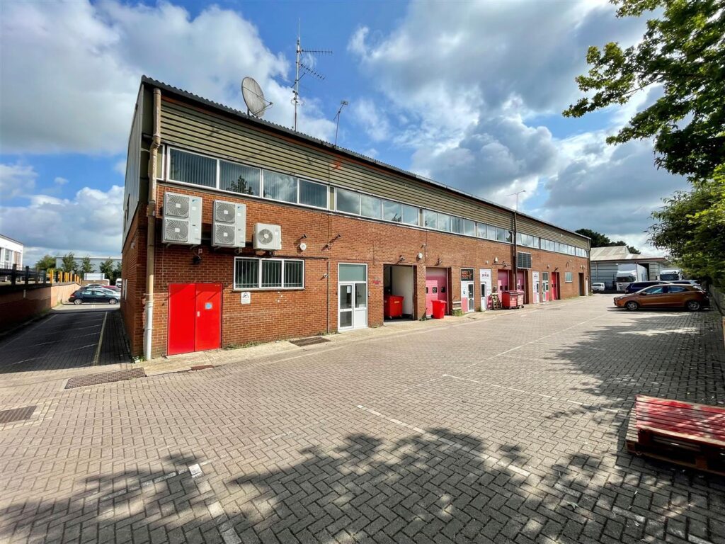 Kelvin Way, Crawley